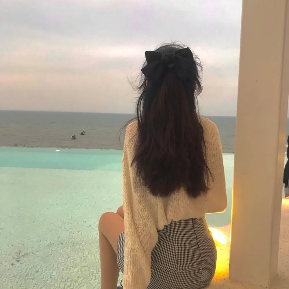 在他的阴影下